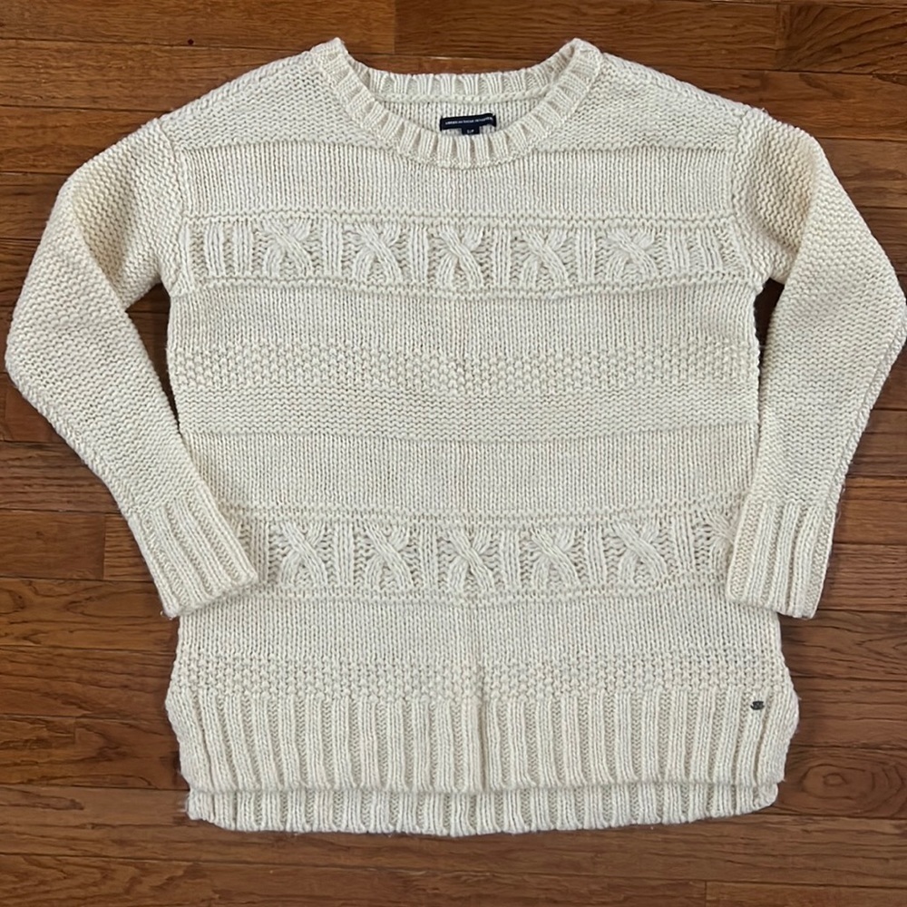 American Eagle Outfitters Off-White Sweater Size Small